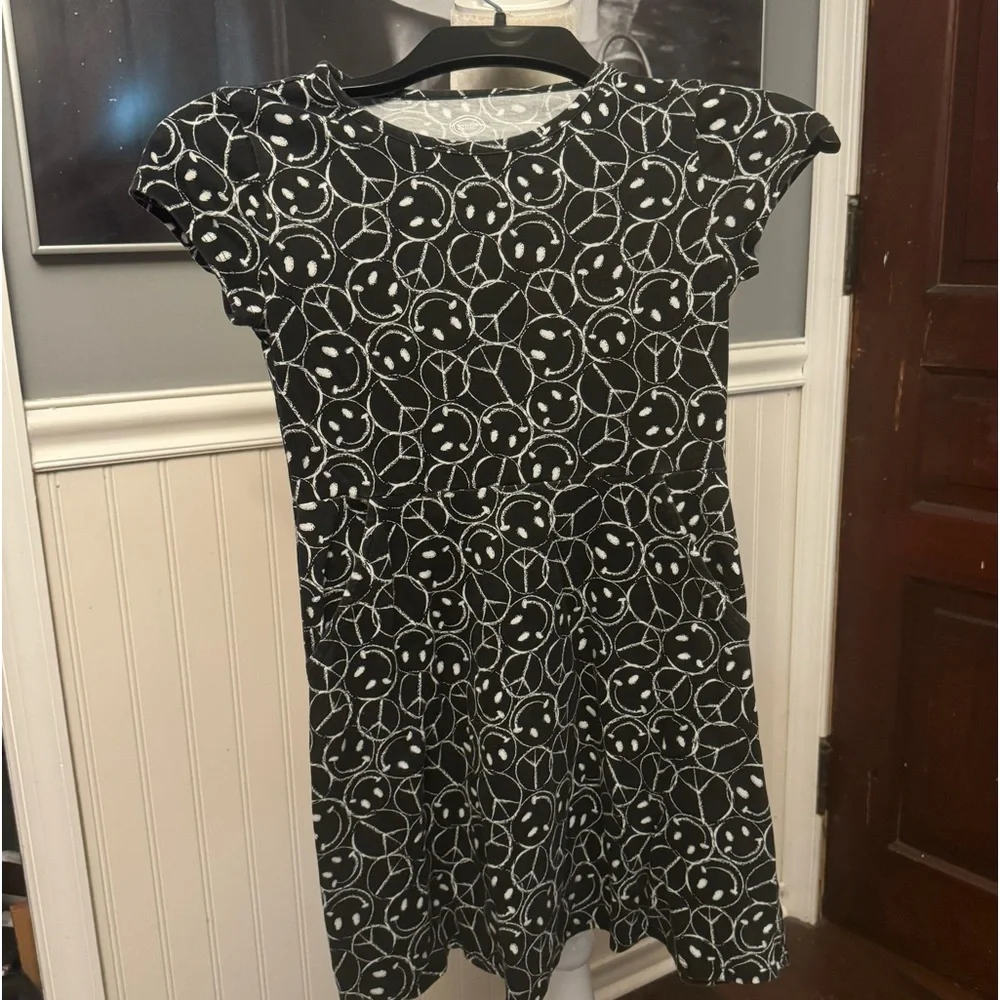 Wonder Nation Girl’s Black White Dress Peace Signs Smiley Faces Size M (7-8)